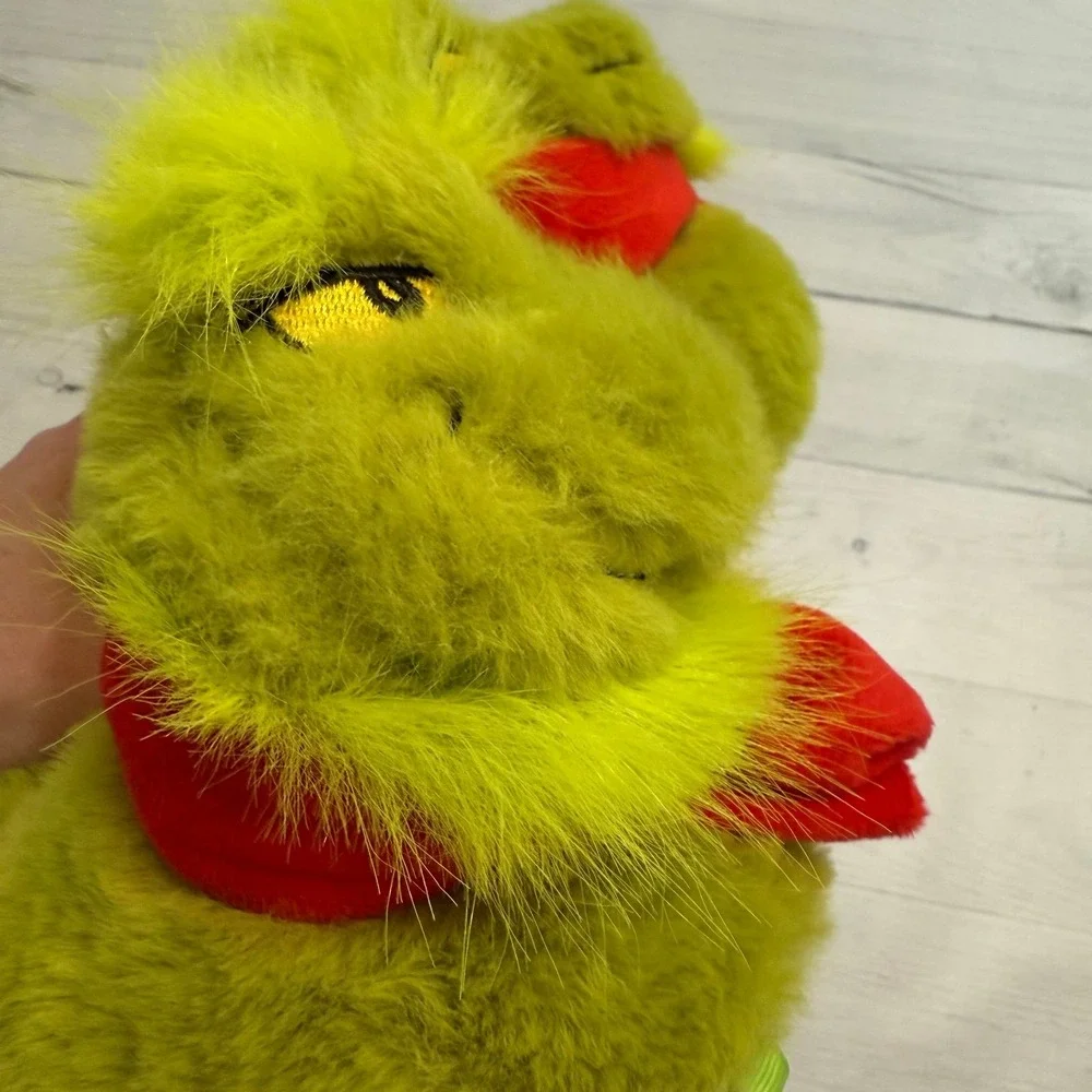 The grinch who stole Christmas grinch plush slippers 5/6T‎